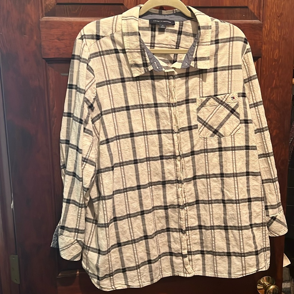 Tommy Hilfiger woven button down top